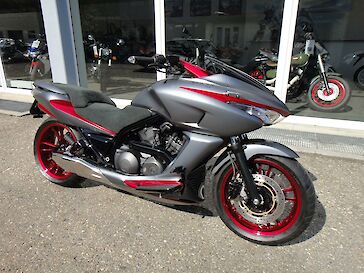 Honda DN-01 2008 Candy Red Edition