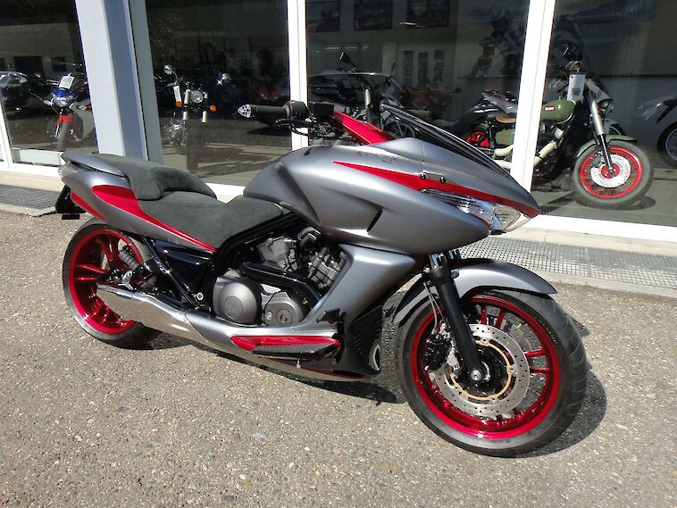 Honda DN-01 2008 Candy Red Edition