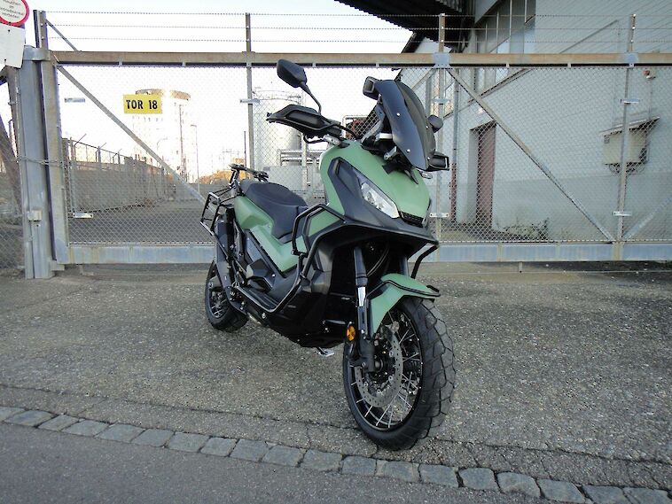 Honda XADV750 2018 Army Green Edition